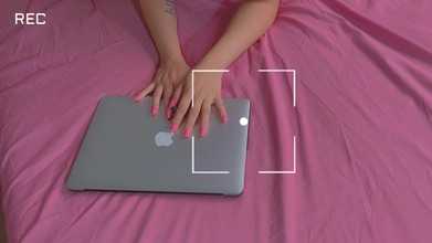 More Candy: अपने प्रेमी के लंड पर बड़ी गांड वाली हॉट लैटिना डॉगी स्टाइल - हॉट और बेलगाम सेक्स!