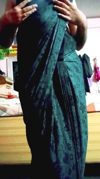 Indian Gay Crossdresser Gaurisissy Pressing Her Big Boobs in Balck Saree XXX Sex