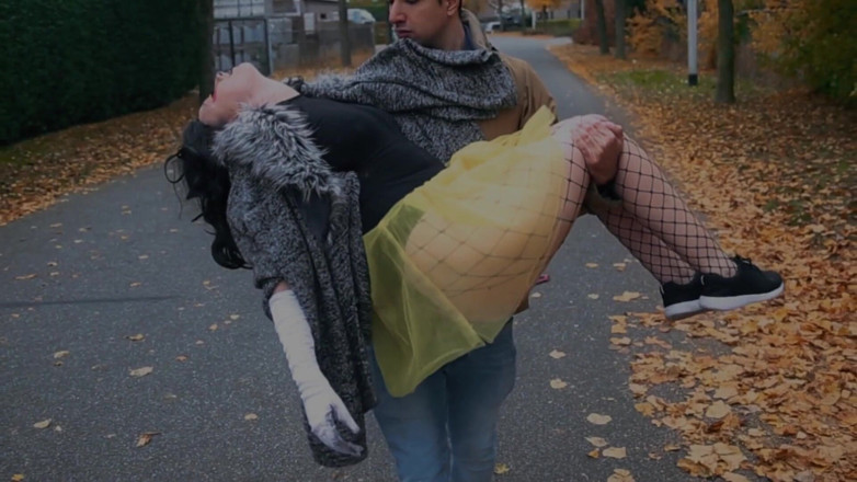 Cumbizz: Pawg holandská teenagerka polyká velké masivní nálože!