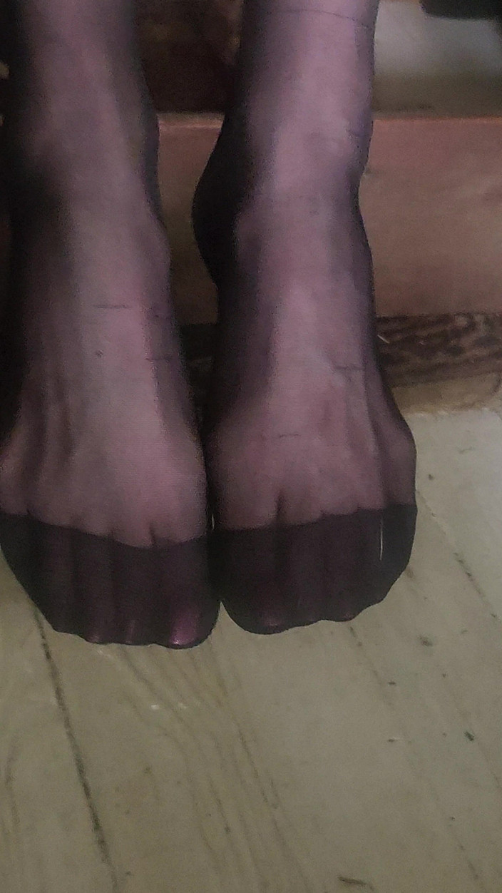 Goode Girl: Goode Mädchen Schwarze Strumpfhosen Fußanbetung POV Wichsanleitung