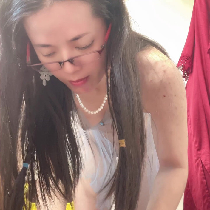 sweethanajapanese: Standing Shave Pussy Look Cute One