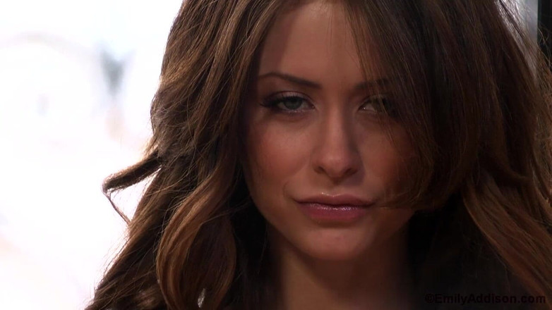 Emily Addison: Emily addison lagi asik ngisi stoking 2