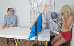 FannySquirting: Une Belle-mère Emmène Sa Belle-fille Chez Le Gynécologue Pour La...