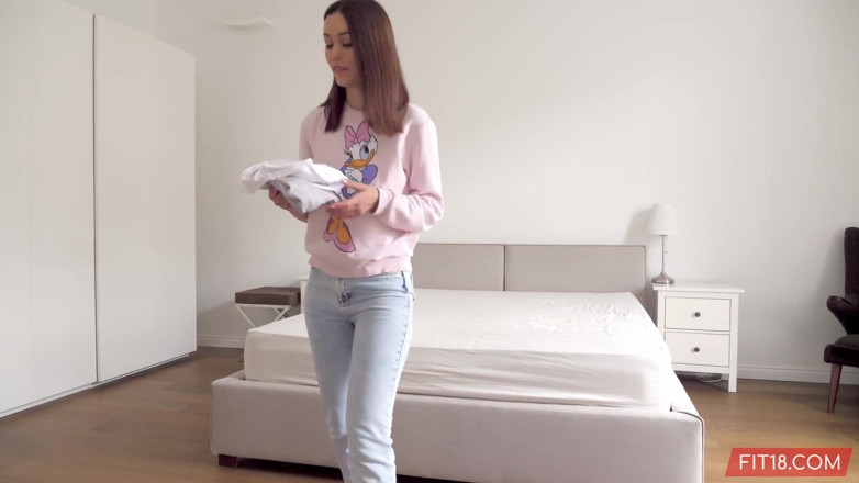 Fit 18: 모델이 되고 싶어하는 키가 크고 마른 저널리스트 캐스팅
