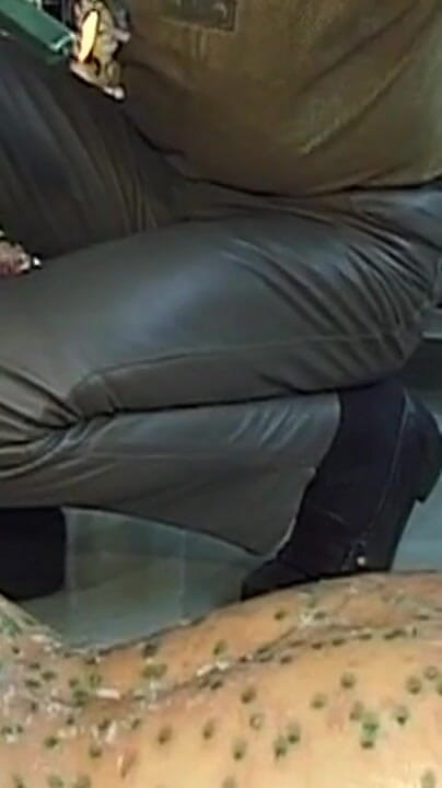 Bangora MILFs: Matură sexy matură se bucură de ceara fierbinte care picură în...