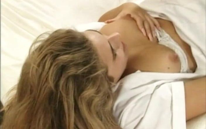 Magmafilm: Divoký nemocniční sex s nadrženými sestřičkami a ztvrdlými pacienty