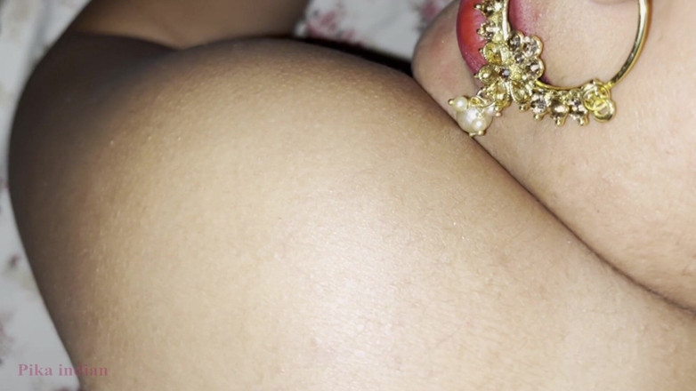 Pikaindian: Ateşli desi yenge seksi tam çıplak ateşli burun halkası seksi görünüyor...