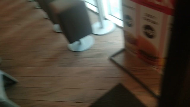 SexyGamingCouple: Zwangere vrouw wil zo graag plassen