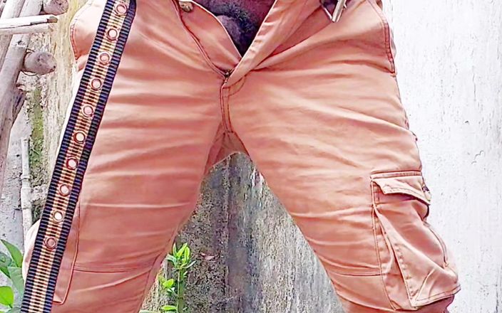 Sissy Bisexual: Scopata del pene di ipospadia molto insolito all'aperto e al...