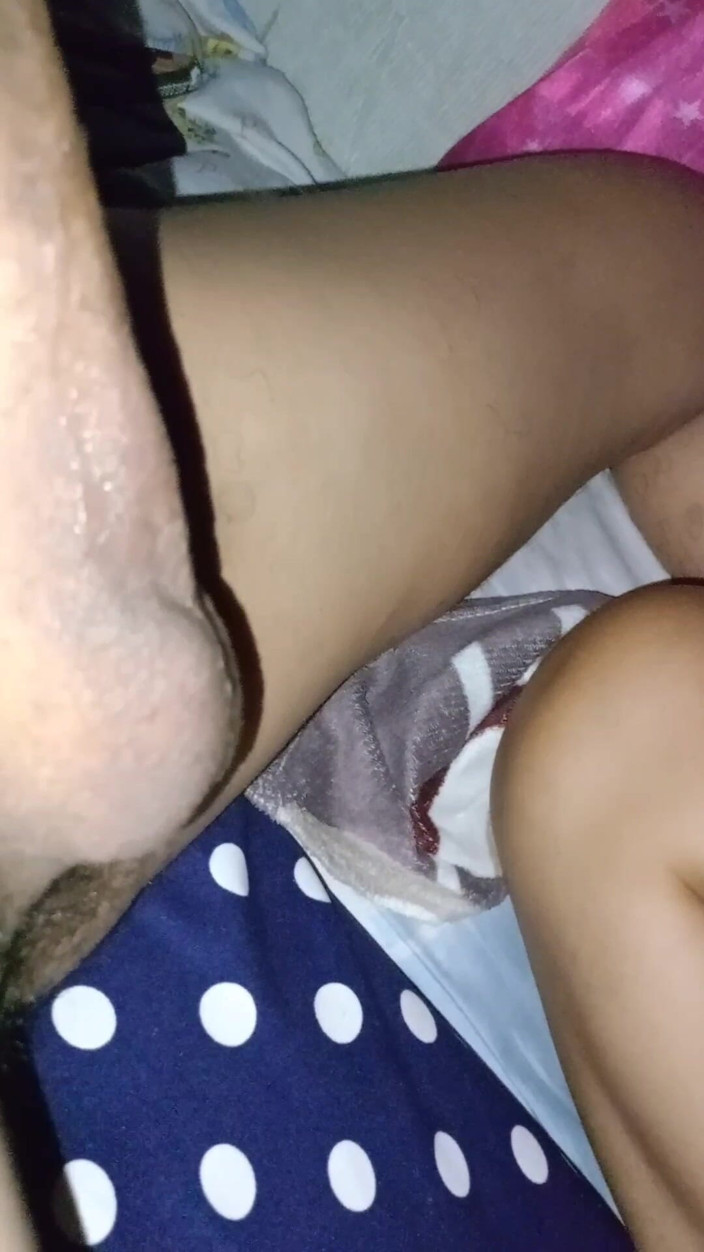 Viral Pinay Couple: Yeni satın alınan bir dildoyu denedim, çok büyüktü ve amında iyi...