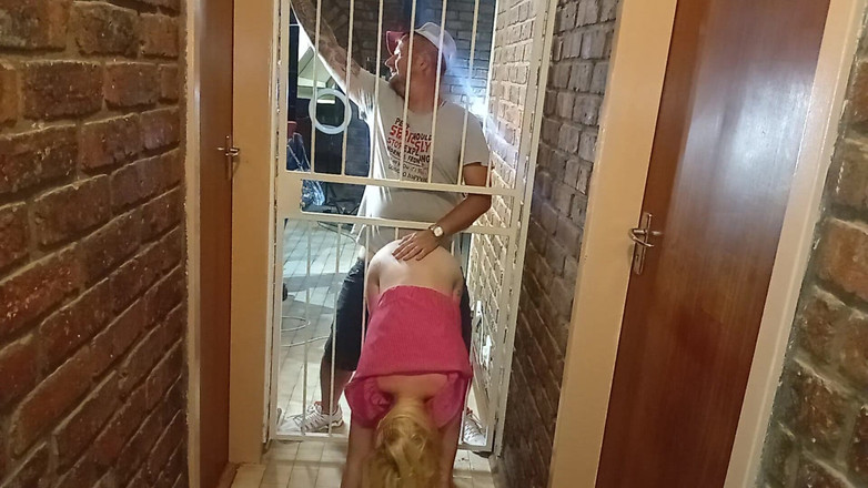 18blondteen: Üvey babam beni sikse bile yine de erkek arkadaşımı sikmenin...