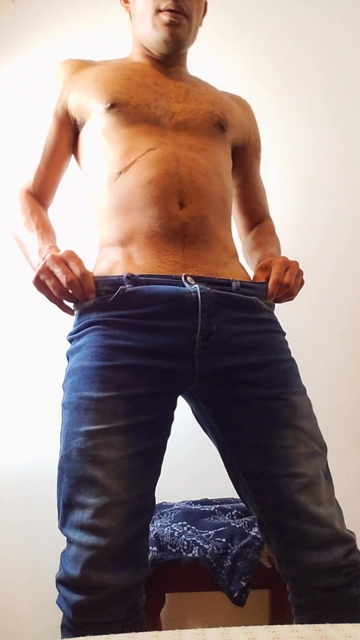 trebol_Jess: A cute Latino jerks off very well