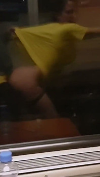 Sesso Estremo Sul Treno: Scopata Una Giovane Sorellastra Di Bellezza in Coupé Di Prima Classe Sesso Pubblico Dada Deville