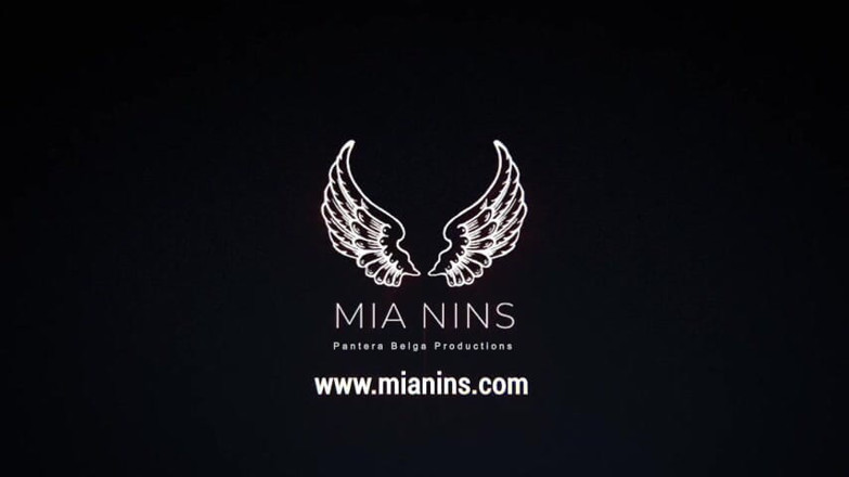 Mianins: 素人っぽいポーランド系・ブラジル系レズビアンのセックスシーンが、思いがけずスリーサムに変わる。