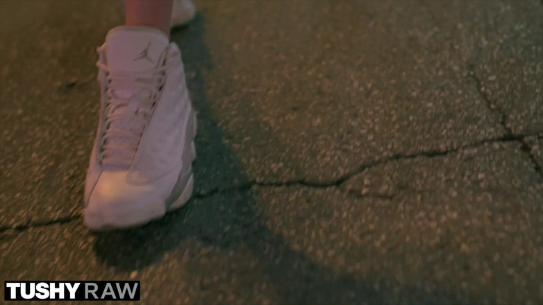 Tushyraw: TUSHYRAW - Rebel Lynn mengidam zakar besar dalam pantatnya