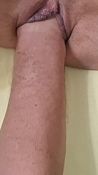 18-year-old Teen Tries Fisting, Gaping Pussy Close-up