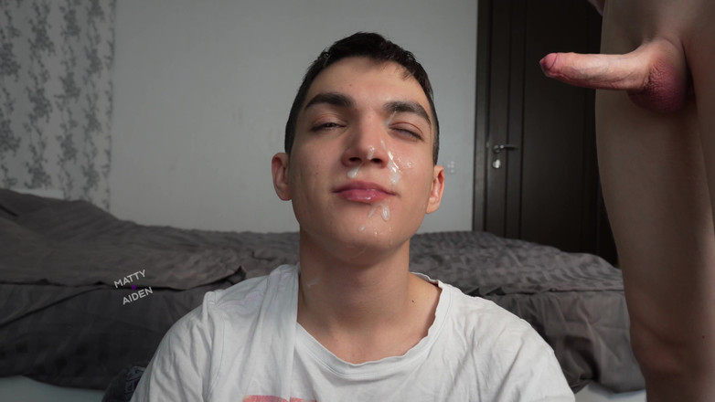 Matty And Aiden: Aku lagi asik ngentot wajah cewek imutku sampai wajahnya dicrot...