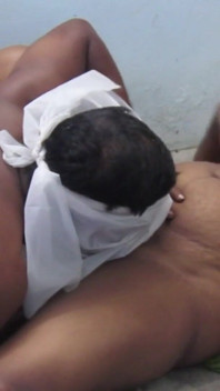 Tante seksi dengan toket aduhai ini ngentot sama kekasihnya di rumah