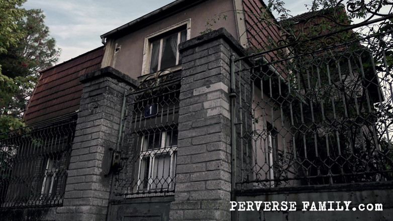 Perverse Family: Perverse Family 10 (ซีซั่น 2) รอยสักเยอรมัน