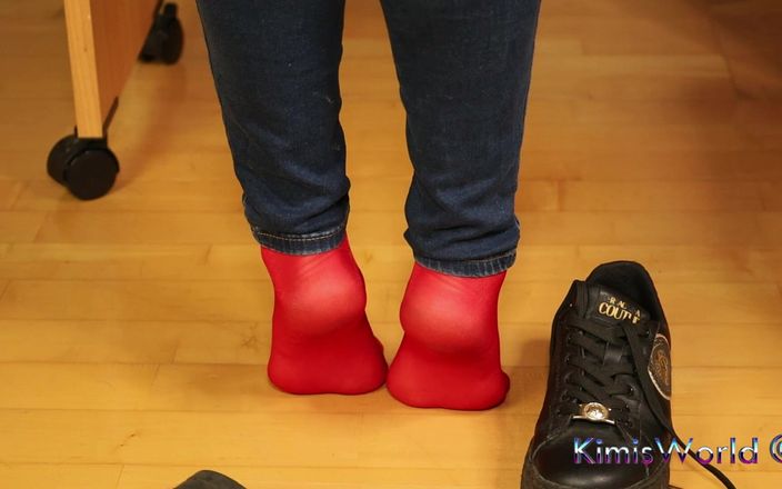 KimisWorld: Červené punčochy, Tenisky a Honění Škádlení