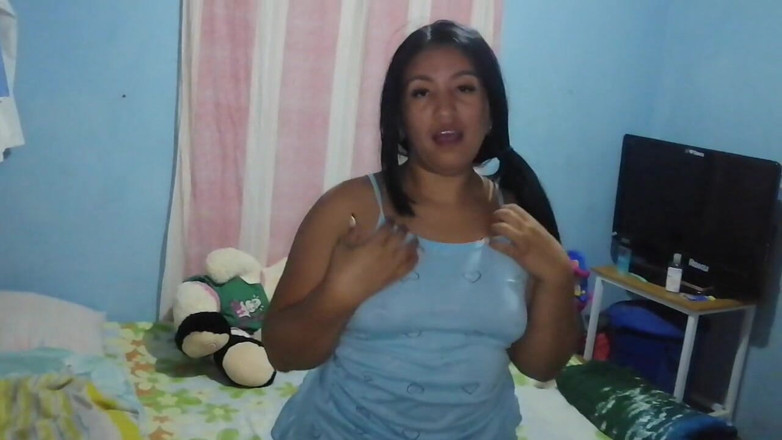 Sexysweet0455: Kötü kız edepsiz yaşlı üvey babasının önünde amına mastürbasyon yapıyor