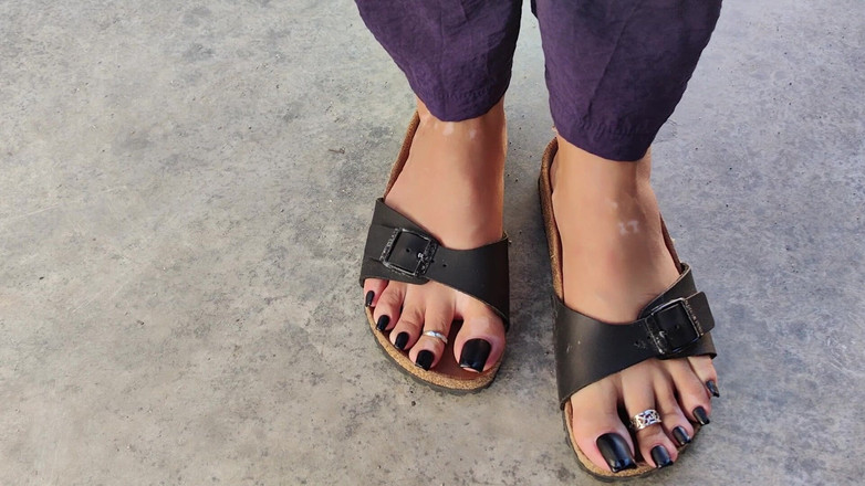 Goddess Lena: Na zewnątrz w Birkenstock