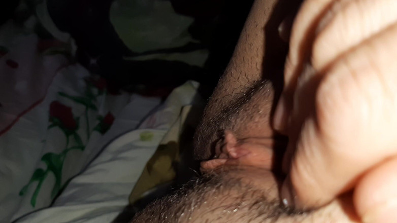 Lesbian-illusion: Zuerst hat meine stiefschwester mich beim masturbieren erwischt und meiner...