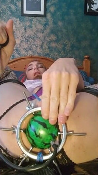 Întindere anală și lărgire cu un vibrator - inserții anale extreme