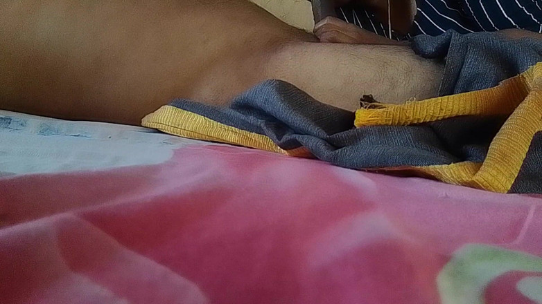 LEGSCOUPLE12: Malajská žena žijící v Tamilské Nadu masíruje manželův penis ústy