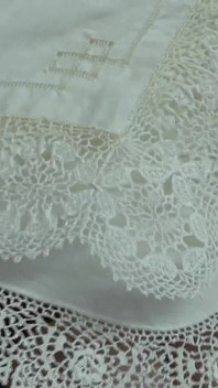 Annusiamo le fazzole in abiti bianchi - lady victoria valente