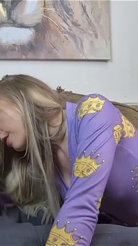 새아빠의 자지 빨기