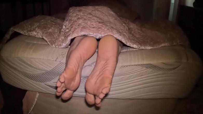 Miss Dimples: जब मैं आराम करने की कोशिश करती हूं तो अपने लंड को मेरे गैर-स्तनों पर झटका दो