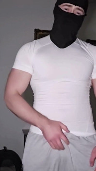 Treinamento particular - o treinador percebe seu olhar na barriga dele e goza no seu rosto