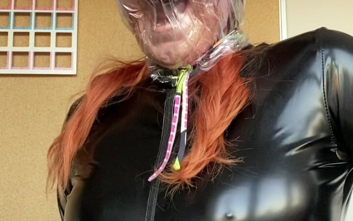Elena917: Lateks içinde renkli plastik torbalar nefes oyunu - 2