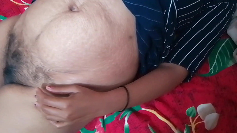 Skydreem1104: पत्नी अपने पति का अपने मुंह में डालती है और उसका दूध चूसती है और उसका मजा लेती है