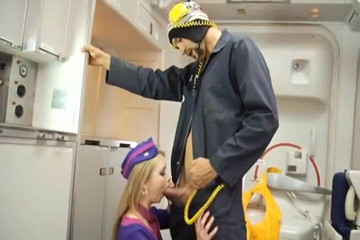 Sunny Lane: Asistente de vuelo de Sunny Lane chupando