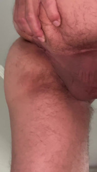 Zeigt meinen arsch, während ich meinen masturbator ficke und komme