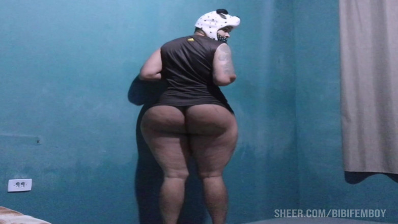 Sissy sapeca studio: Hete shemale met een grote kont om te gebruiken, klaar...