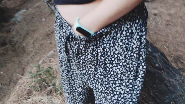 Risky Hairy Couple: Baise très risquée dans la forêt avec vue sur la...