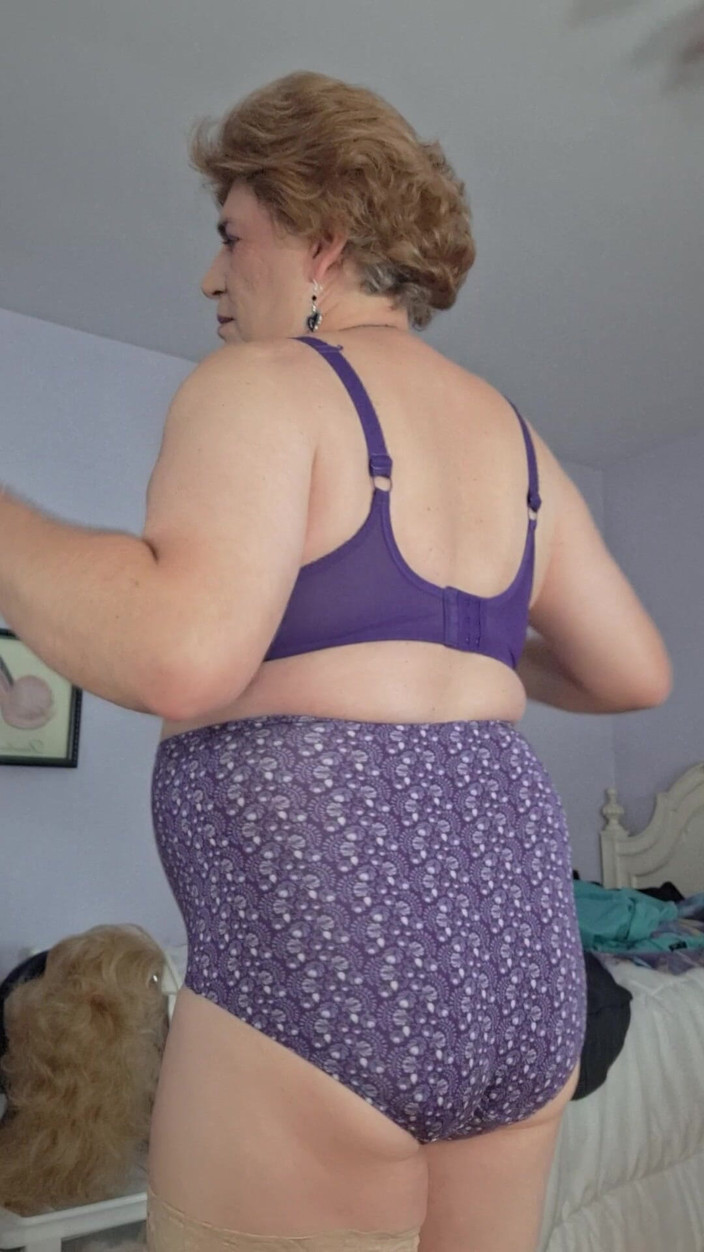 Victoria Lecherri: 柔软丰满的舒适奶奶vicki