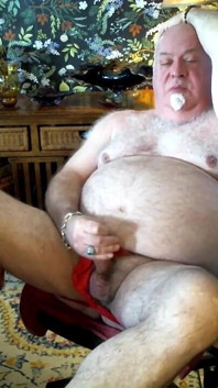 Beardaddychub melancap dan memancut mani pada kamera dalam sut kesatuan!