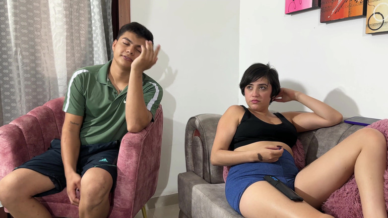 ManuelaAlvarez: Me Llama Mi Amiga Diciéndome Que Mi Hermanastro Tiene Una...
