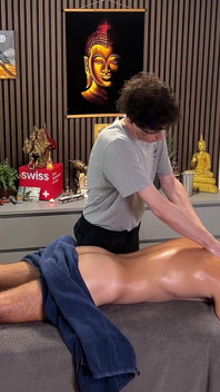Heet hetero man krijgt handwerk van masseur