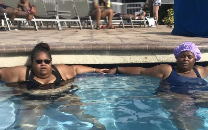 Vlongoaknbstroke: その尻Vlongoaknbstroke6937を振る