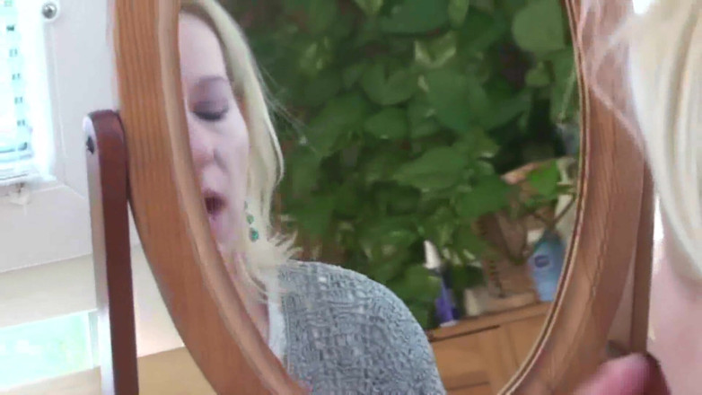 Femdom Austria: Make up and cleaning face