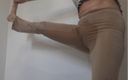 Brazilian Miss Fetishes: Spodnie do jogi fetysz - zwilżanie i dokuczanie sikanie