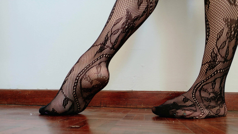 Kinky Lyrical: Nylonowe i przezroczyste obcasy