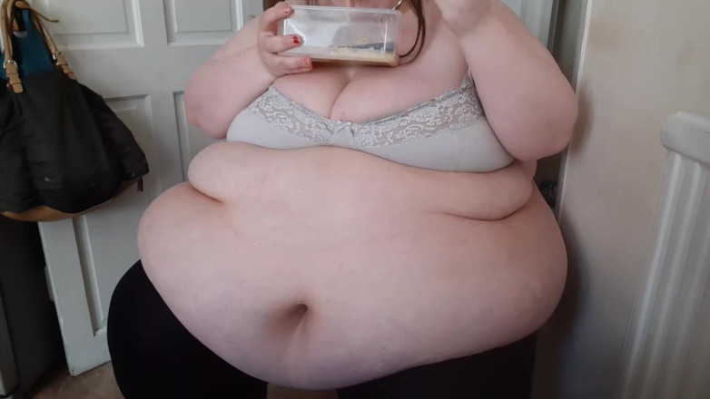 SSBBWLadyBrads: SSBBW, gros ventre magnifique, continue de grandir