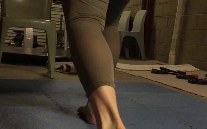 Michellexm: Feet and Stretching