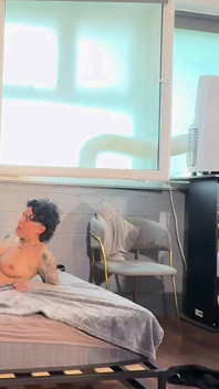 Squirt beve cornuto lesbica cambio cazzo